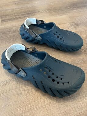 Crocs Echo Clogs - Unisex